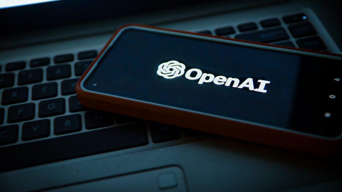 Не&nbsp;один гаджет: OpenAI розробляє цілу «родину пристроїв» для своїх чат-ботів