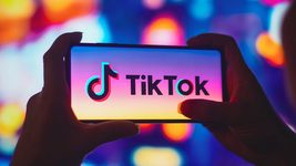 У TikTok кажуть, що видаляють понад 90% російської дезінформації. У РНБО стверджують, що TikTok небезпечніший за Telegram. Тож хто має рацію?