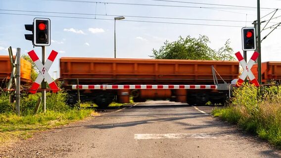Український розробник перезапускає Rail-X — сервіс, який сповіщає водіїв про закриті залізничні переїзди в реальному часі