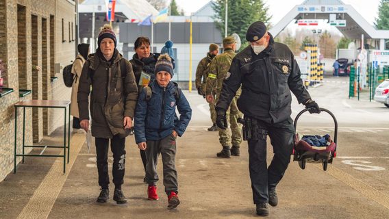 Айтішників не випускають за кордон. Хто з чоловіків має право безперешкодно виїхати з України під час війни