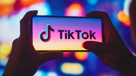 TikTok запускає AI Alive — функцію, яка «оживляє» фото в Stories за допомогою ШІ TikTok запускає AI Alive — функцію, яка «оживляє» фото в Stories за допомогою ШІ