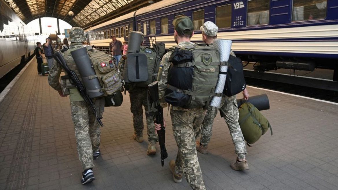 «Укрзалізниця» запустила сервіс спецзамовлення квитків для військовослужбовців