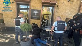 У Києві двоє чоловіків вимагали $12 500 вигаданого боргу за ІТ-послуги: чим закінчилась історія