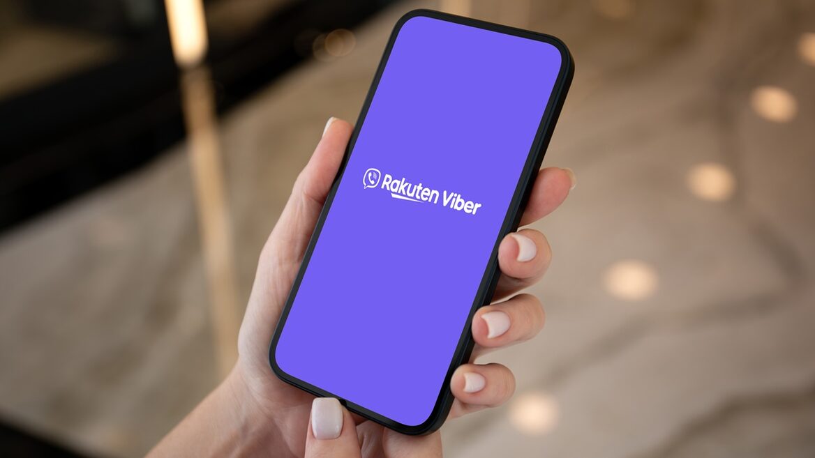 Третина українців скоротила споживання новин у 2025 році: опитування Rakuten Viber