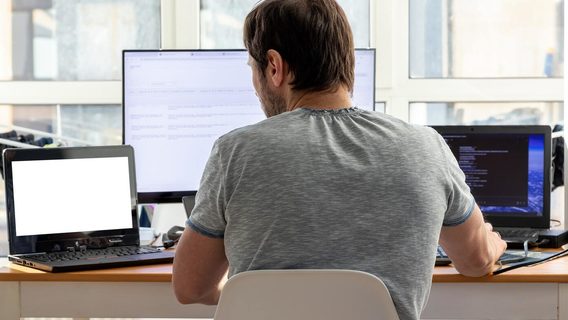 Айтівці, які таємно працюють на кількох роботах одночасно, розповіли на яких посадах це робити найлегше