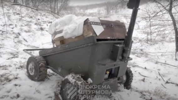 Военнослужащие показали работу роботизированного минера, помогающего 3-й штурмовой бригаде