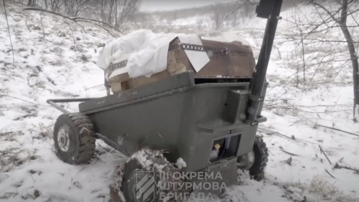 Військовослужбовці показали роботу роботизованого мінера який допомагає 3-й штурмовій бригаді