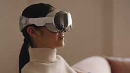 Користувачі, які спробували VR-гарнітуру Apple Vision Pro, поскаржилися на вагу пристрою та головний біль