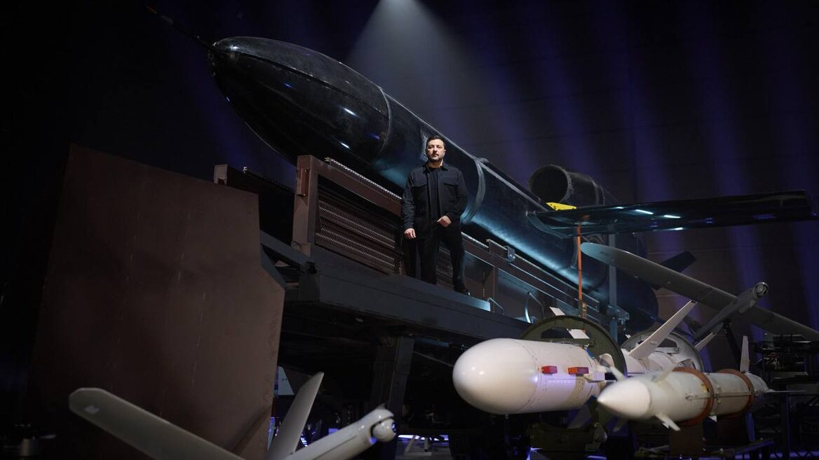 Зеленський заявив що експорт української зброї не буде подарунком: «Ми не влаштовуємо ярмарок нашої зброї і не спустошуємо наші склади»