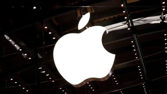 Apple to invest $100 billion in chip production in the US to avoid Trump tariffs