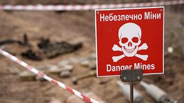 Київські розробники показали нову роботизовану платформу «Соломандра». Це дрон-розмінувач