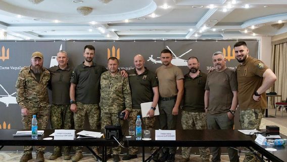 «Кількість уражень безпілотниками виходить на один рівень з артилерією». Головнокомандувач ЗСУ Сирський зустрівся з командирами найуспішніших підрозділів БпЛА 
