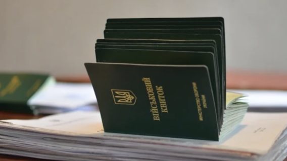 На Черкащині судили програміста, який дав хабар, аби отримати відстрочку від призову. Раніше айтівець здав правоохороням чиновника, який йому допомагав