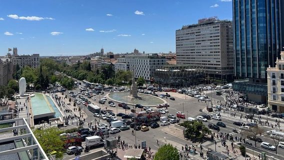 Декілька країн Європи накрив масштабний блекаут: люди заблоковані у вагонах метро та ліфтах, а влада говорить про 6–10 годин для відновлення