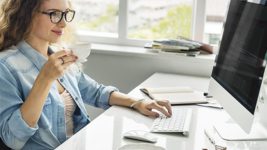 10 курсів, 400+ відгуків на вакансії. Вінницька лікарка, про яку ми писали влітку, таки «світчнулася» в IT
