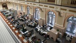Программист Нацбанка, сокращенный в 2018 году, через суд хотел возобновиться на работе. Ему предлагали должности уборщика и охранника, потому что его позиция была отменена. Вот что было дальше