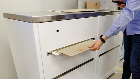 «Новая почта» запускает «коробкоматы» — устройства для автоматизации продаж упаковки
