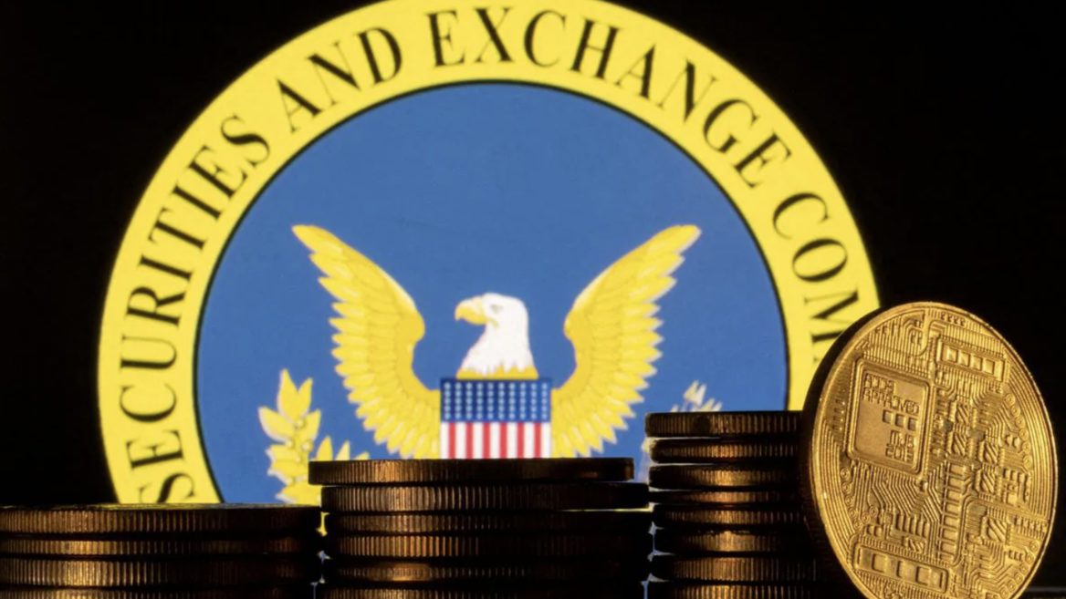 Комиссия по ценным бумагам США одобрила 11 спотовых биткоин-ETF на национальных биржах. Что это значит для владельцев криптовалют