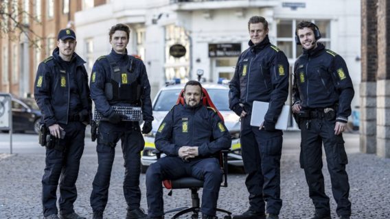 Датская полиция создала полицейский онлайн-патруль, играющий в игры с детьми. Офицеры патруля имеют аккаунты в Counter-Strike: Global Offensive, Fortnite и Minecraft