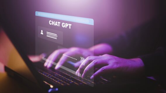 OpenAI випустила колекцію з понад 300 готових промптів, які спрощують роботу з ChatGPT. Серед них є підказки для айтівців