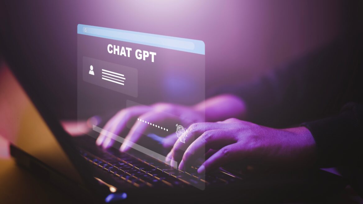 OpenAI випустила колекцію з понад 300 готових промптів які спрощують роботу з ChatGPT. Серед них є підказки для айтівців