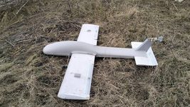 Безконтактний бій — український безпілотник змусив врізатися в землю російський дрон «Молнія» Безконтактний бій — український безпілотник змусив врізатися в землю російський дрон «Молнія»