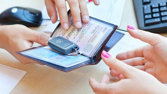 В Украине приостановили выдачу водительских прав и регистрацию автомобилей. В чем причина