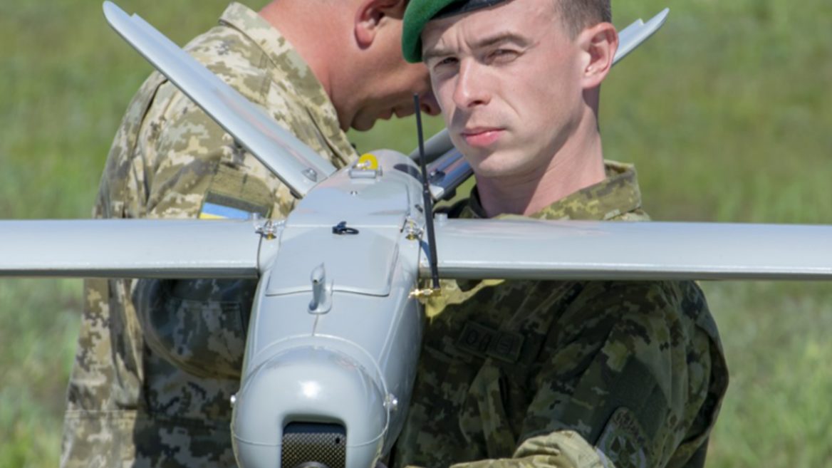 "Глаза нашей артиллерии". Фонд «Вернись живым» выделяет 45 млн грн на 25 украинских дронов «Аист-100»