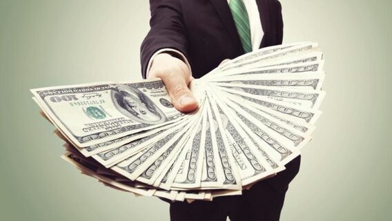 Понад $6000 торік заробляли лише 9% українських айтівців. Хто може розраховувати на таку зарплату 