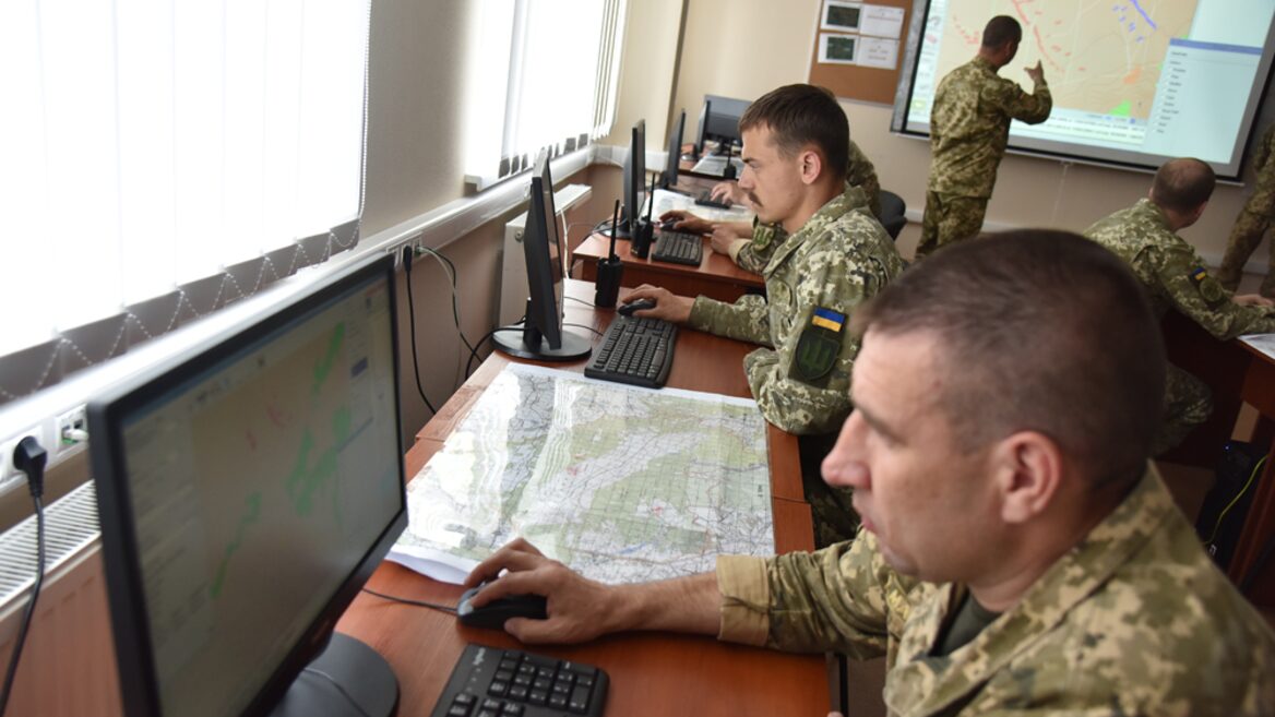 Міноборони відкрило рекордні 2000 вакансій у цифровій вертикалі. Кого шукають уже зараз