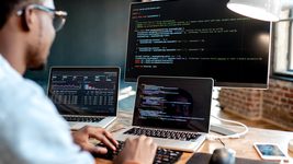 Аналітик у fintech компанії поскаржився, що в техіндустрії стає все важче знайти роботу. Він звинувачує у труднощах ШІ