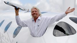 Володимир DevOps вкрав доменне ім'я у Virgin Galactic Бренсона і «розігрував» на ньому польоти до космосу та Range Rover. Чим закінчилося