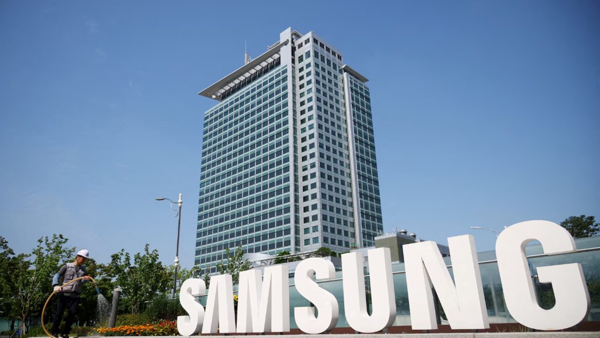 Менеджери Apple і Google ночують поблизу офісів Samsung у боротьбі за постачання оперативної памяті