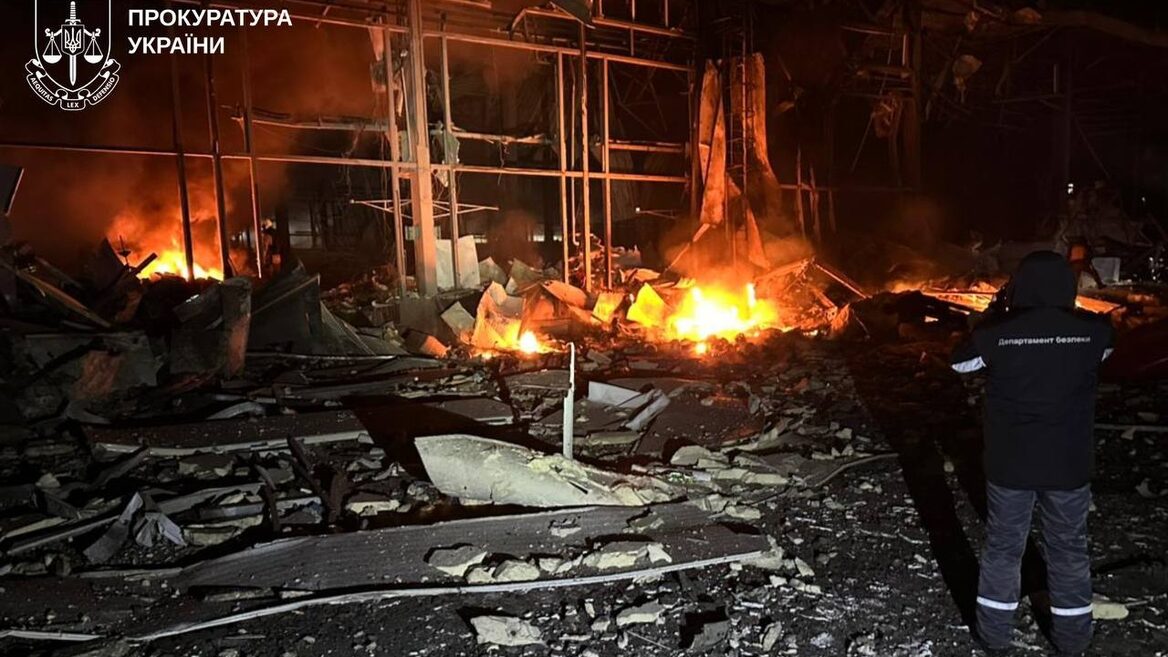 росіяни зруйнували термінал «Нової пошти» під Харковом і вбили чотирьох людей