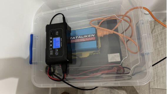 A resident of Aitivec assembled his own charging station for 21,000 UAH and powered his apartment for 11 hours without electricity