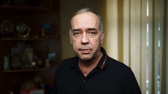 «Люди, які виїхали, теж мають якось потерпати від того, що зараз відбувається, від війни». — Олександр Мартиненко  «Інтерфакс-Україна» про обмеження консультаційних послуг за кордоном