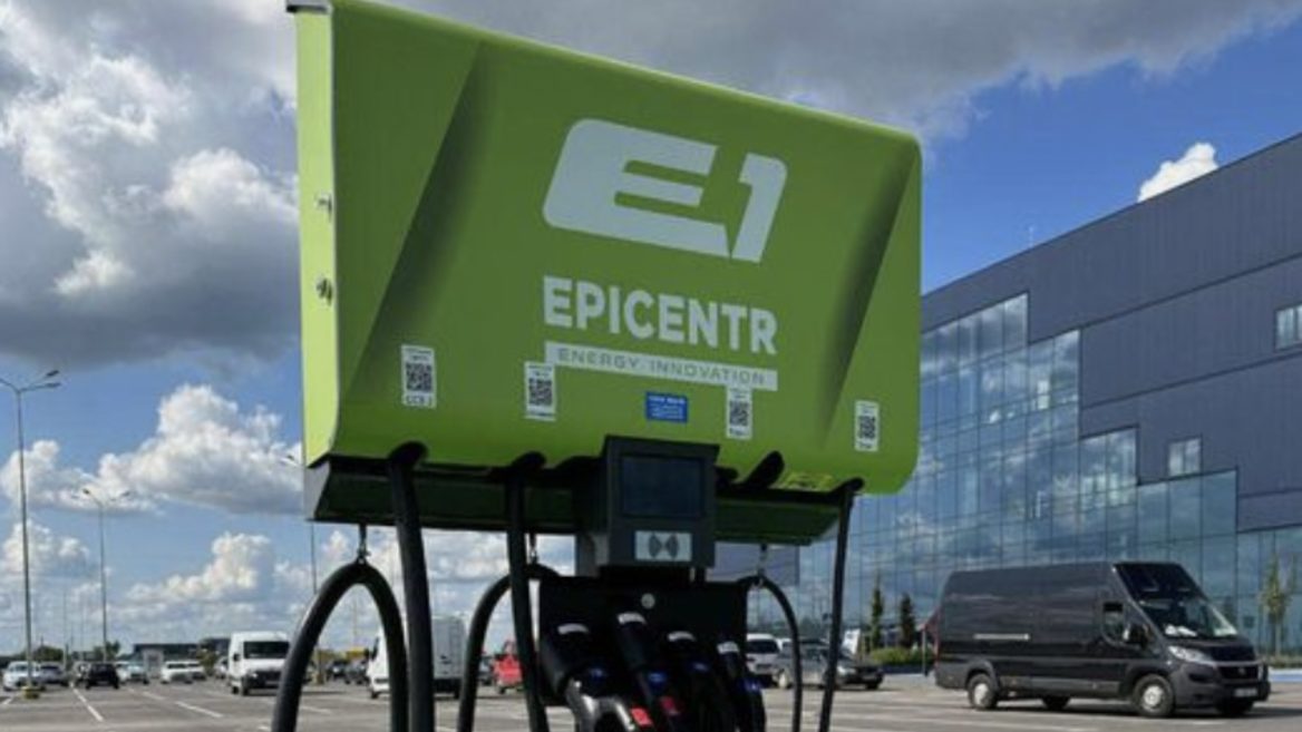 "Эпицентр" запускает сеть зарядных хабов для электромобилей Е1. Первые станции уже работают