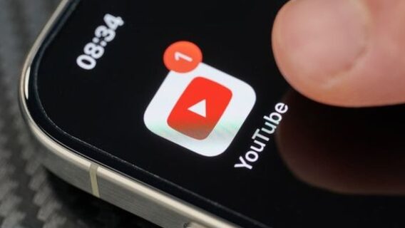 На YouTube з'явилася можливість дивитися українські відео англійською, і навпаки. Голос та автопереклад створює ШІ