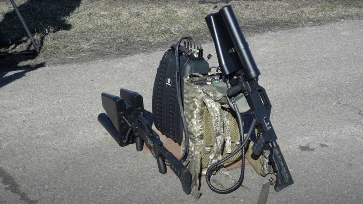 В Украине прошли демонстрационные испытания антидронового ружья собственного производства