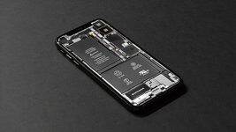 iPhone users report temporary battery swelling during air travel
