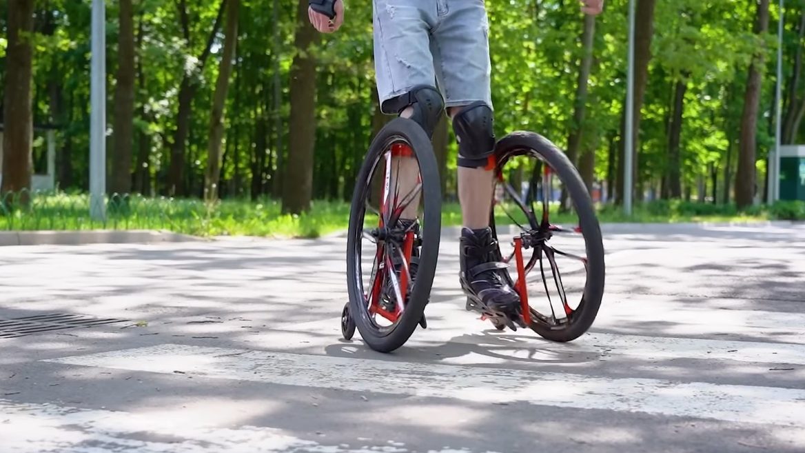 Український інженер-блогер продовжує дивувати. Після велосипедів із квадратними й трикутними колесами він презентував незвичайні ролики: відео 