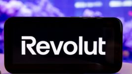 The application of the European neobank Revolut has become available to Ukrainians: you can register through 