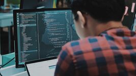 Top 3 highest average salaries in July: IT sector showed slight growth