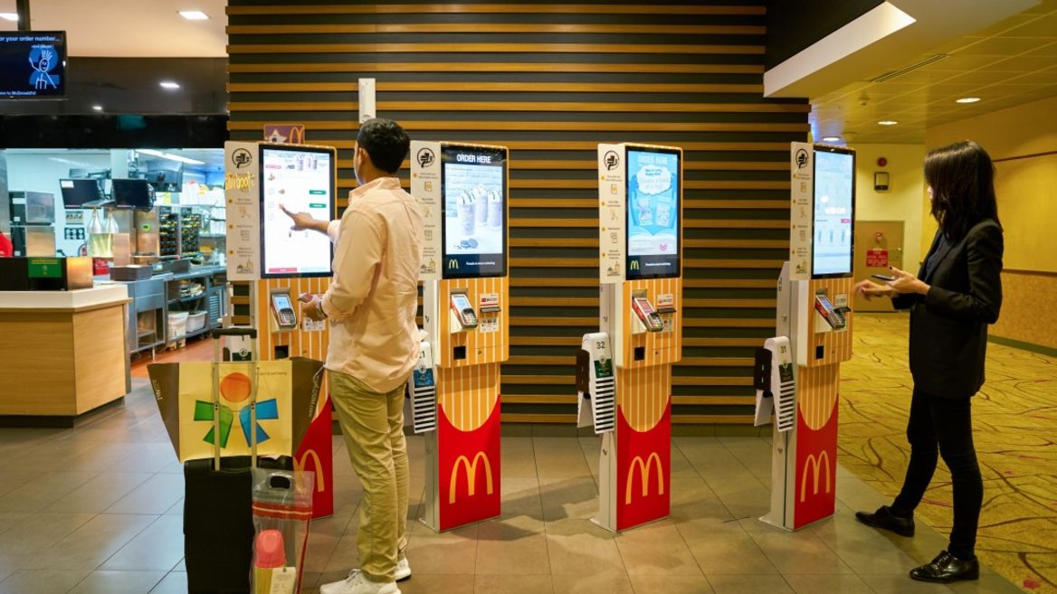 McDonald's будет использовать ИИ от Google в своих ресторанах. В Украине сейчас почти 100 заведений: что изменится