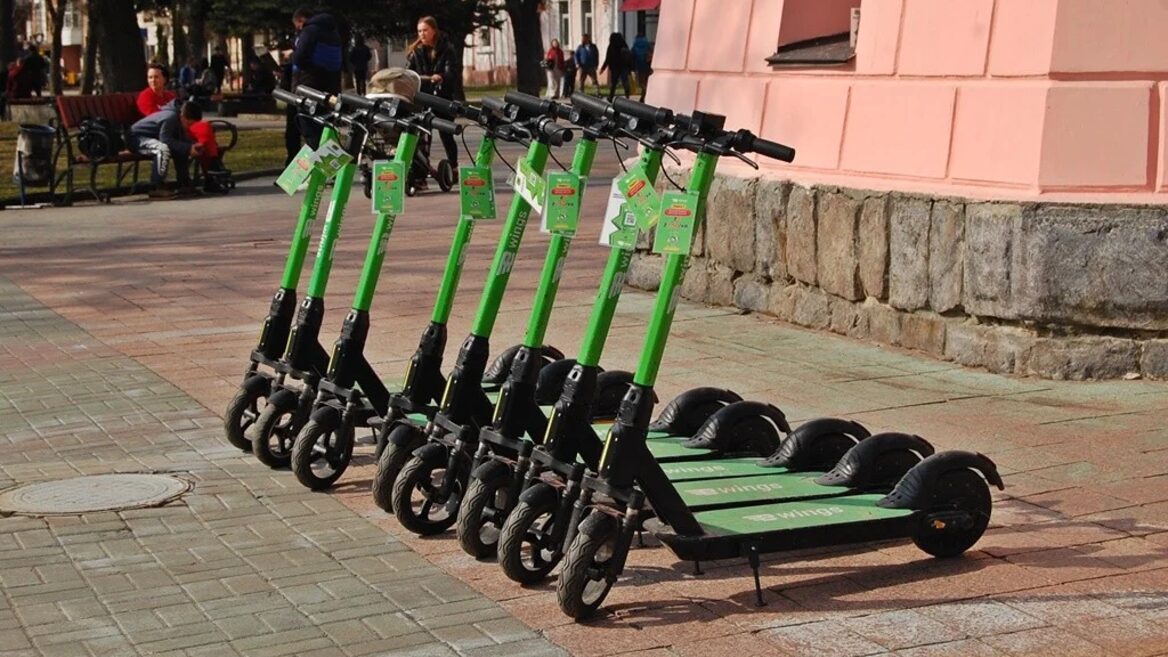 Угода на понад 97 млн грн: Uklon купує українського оператора електросамокатів e-Wings