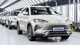 In 6 months of 2025, Ukrainians purchased over 31,000 electric cars: which models were the most popular, and in which regions were they purchased the most?
