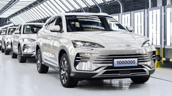 За 6 місяців 2025 року українці придбали понад 31 000 електромобілів: які моделі були найпопулярнішими, і в яких регіонах купували найбільше
