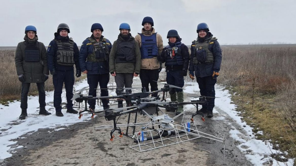 Польский благотворительный фонд «Продвижение» и Львовская политехника автоматизируют разминирование в Украине. В разработке уже есть специальные дроны и наземная платформа.