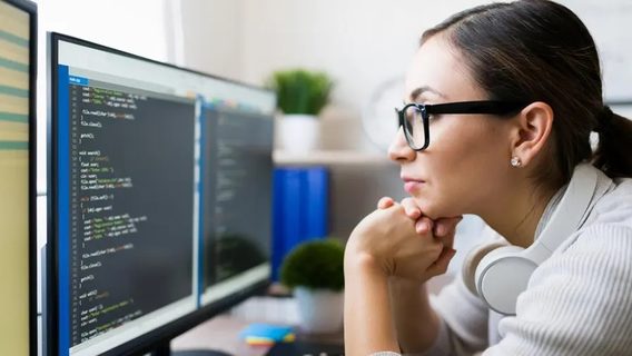 Які форми працевлаштування частіше обирають IT-компанії та фахівці, і як це впливає на зарплати