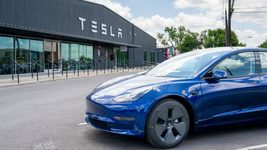 В 2025 году Tesla планирует начать производство новой модели электромобиля, чтобы конкурировать с более дешевыми авто